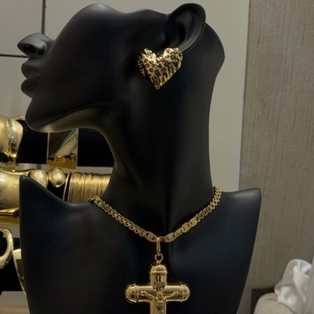 Cross and love gold set