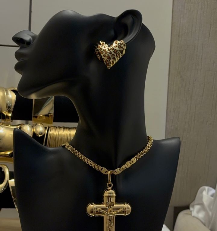 Cross and love gold set