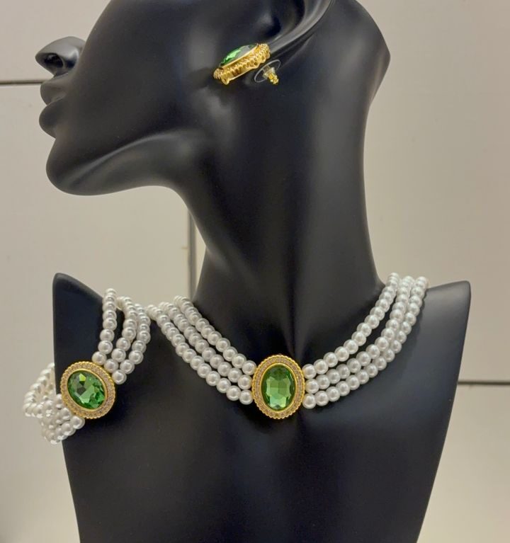 Moissanite green ruby set