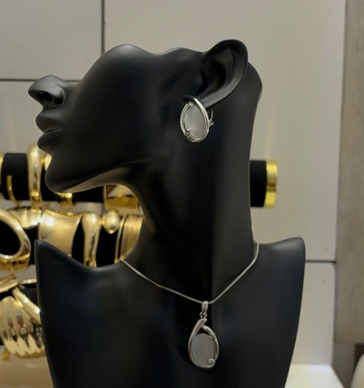 Grey circle pear set