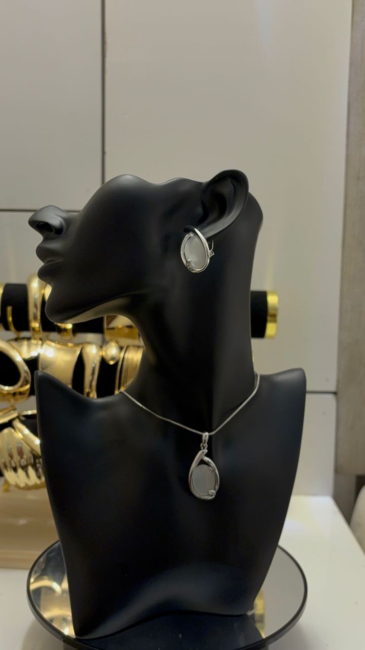 Grey circle pear set